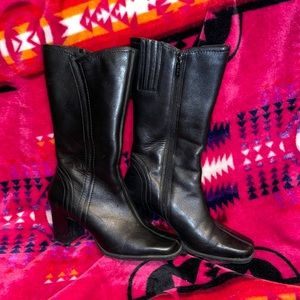 Naturalizer Leather Boot Size 5, minimal wear